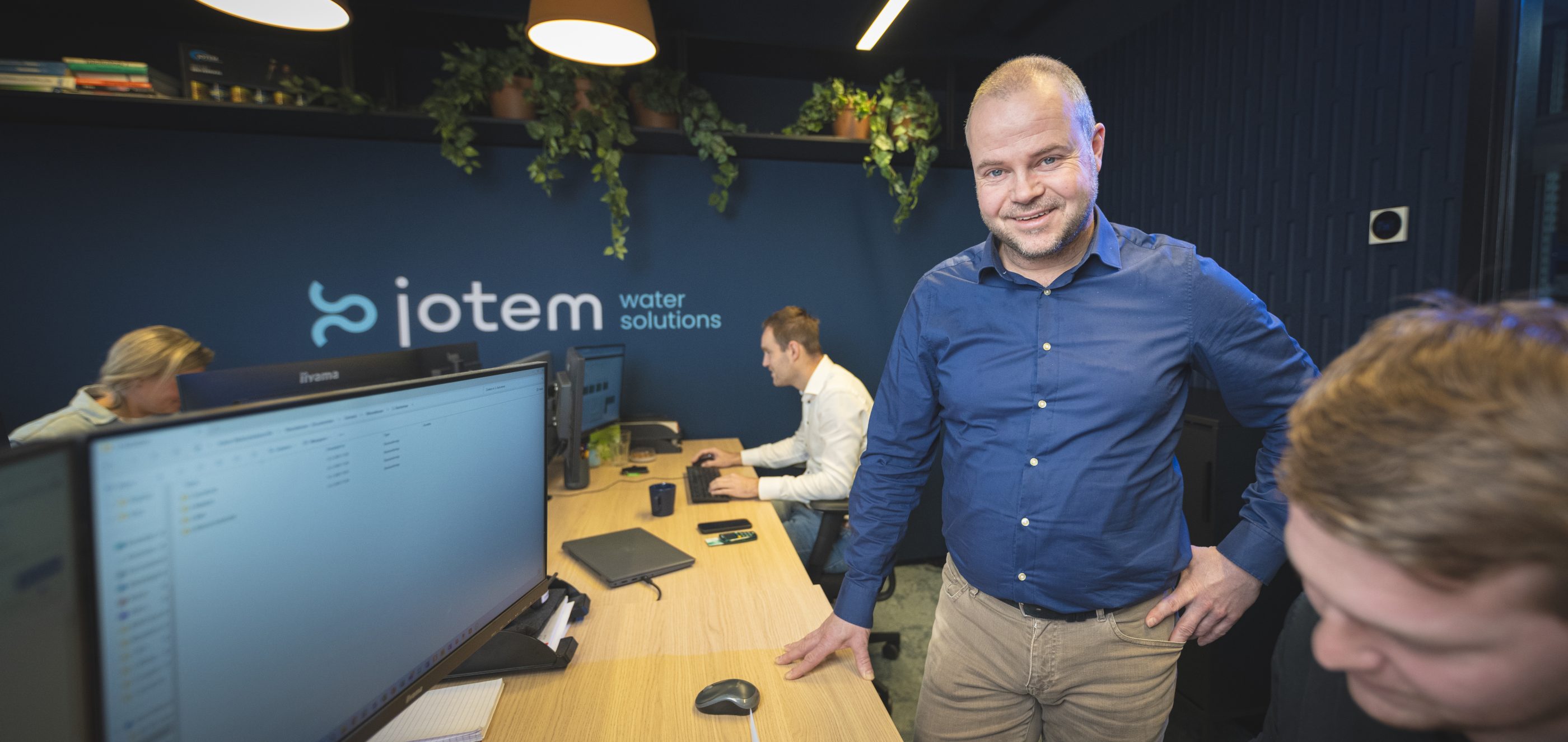 Over Jotem…